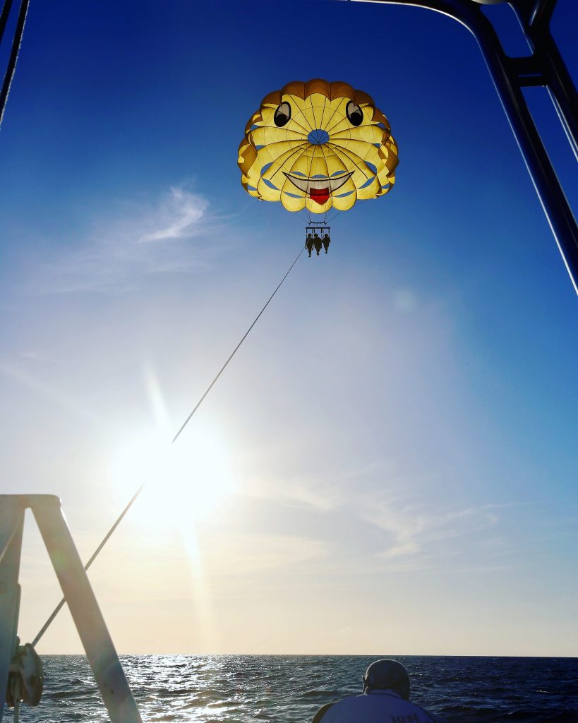 Smiley parasail parachute in Roatan