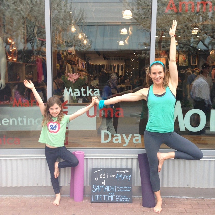 mom and daughter yoga pos